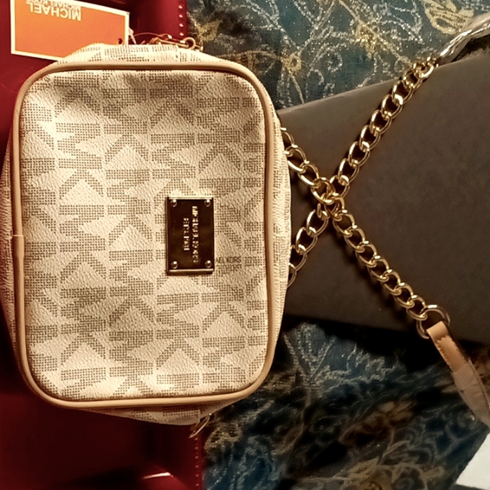 Michael Kors small hand 🛍️